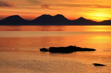 A beautiful Sunset from the shore of Ronachan, Kintyre with the Sun setting behind the mountains of Jura <br /><a href="https://fineartamerica.com/featured/jura-sunset-grant-glendinning.html"><font>Buy Print or Canvas</font></a><a></a>   <a href="https://fineartamerica.com/featured/jura-sunset-grant-glendinning.html"><img src="https://www.photoscotland.net/captionpic/Pixels.png" alt="Pixels.png" /></a><a></a>