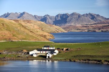 A lovely clear view of the Cuillin mountain range from Geston Bay<br /><a href="https://shop.photo4me.com/picture.aspx?id=472850&f=canvas"><font>Buy Print or Canvas</font></a><a></a> <a href="https://shop.photo4me.com/picture.aspx?id=472850&f=canvas"><img src="https://www.photoscotland.net/captionpic/p4me.jpg" alt="p4me.jpg" /></a><a></a>